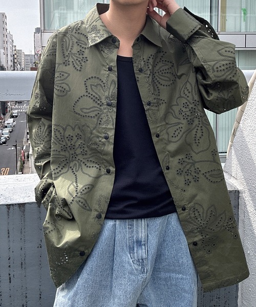 CREARE -LINO-（クレアーレリノ）の「〈ユニセックス商品〉フラワーカットワークシャツ（シャツ/ブラウス・メンズ・ブラック/カーキ/ホワイト・M/L）」の3枚目の写真