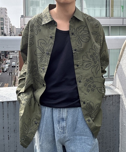 CREARE -LINO-（クレアーレリノ）の「〈ユニセックス商品〉フラワーカットワークシャツ（シャツ/ブラウス・メンズ・ブラック/カーキ/ホワイト・M/L）」の4枚目の写真