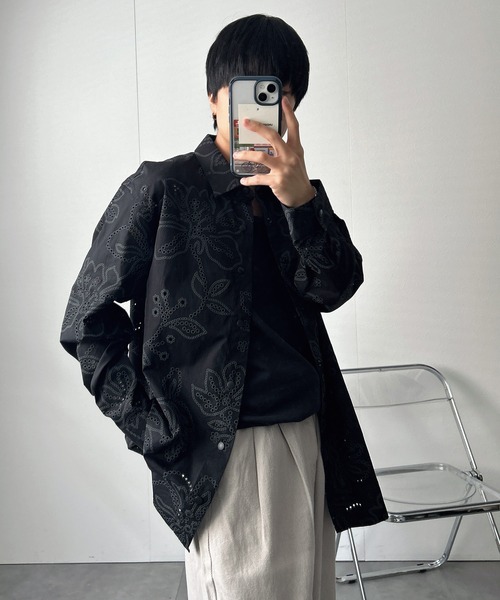 CREARE -LINO-（クレアーレリノ）の「〈ユニセックス商品〉フラワーカットワークシャツ（シャツ/ブラウス・メンズ・ブラック/カーキ/ホワイト・M/L）」の10枚目の写真
