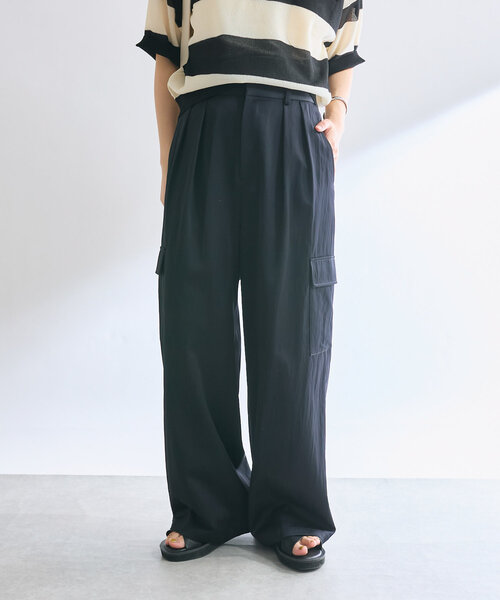 RIVE DROITE（リヴドロワ）の「【上品なリラックスムード】サテンカーゴパンツ（カーゴパンツ・レディース・ブラック/ライトベージュ・36/38）」の7枚目の写真