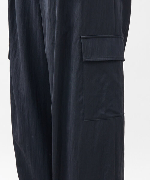 RIVE DROITE（リヴドロワ）の「【上品なリラックスムード】サテンカーゴパンツ（カーゴパンツ・レディース・ブラック/ライトベージュ・36/38）」の15枚目の写真