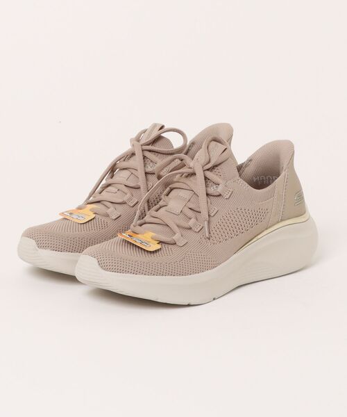 SKECHERS(スケッチャーズ)の「《SKECHERS》BOBS B LOVE - TRUE DELIGHT(スニーカー・レディース・ホワイト/ブラック/ライトピンク/ブラック×ブラック/ベージュ系その他/セージグリーン・22.5cm/23.5cm/24.5cm/23.0cm/24.0cm/25.0cm)」の4枚目の写真