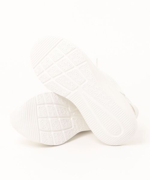 SKECHERS(スケッチャーズ)の「《SKECHERS》BOBS B LOVE - TRUE DELIGHT(スニーカー・レディース・ホワイト/ブラック/ライトピンク/ブラック×ブラック/ベージュ系その他/セージグリーン・22.5cm/23.5cm/24.5cm/23.0cm/24.0cm/25.0cm)」の7枚目の写真