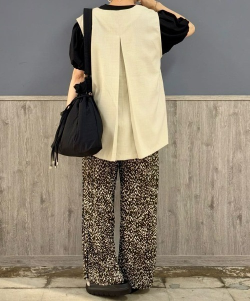 Right-on（ライトオン）の「【HONEYSUCKLE ROSE】フレアベスト（その他トップス・レディース・ダークグレー/キナリ・L/M）」の17枚目の写真