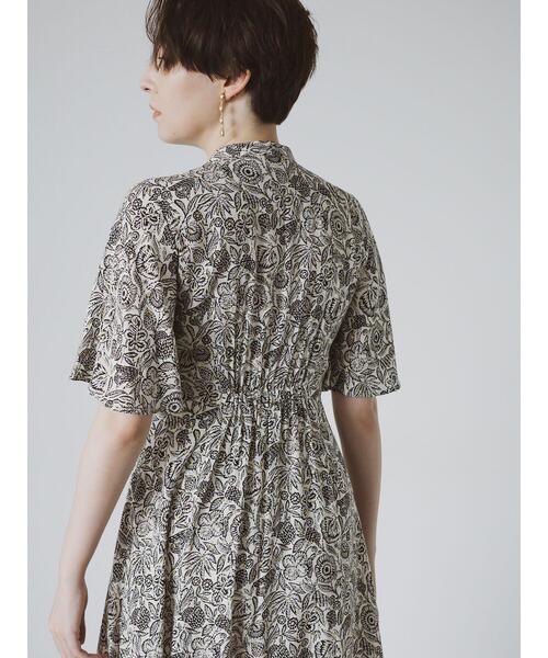 Te chichi CLASSIC（テチチクラシック）の「【DEVEAUX】ボタニカルプリントワンピース《2025summer catalog item》（ワンピース・レディース・ベージュ・F）」の11枚目の写真