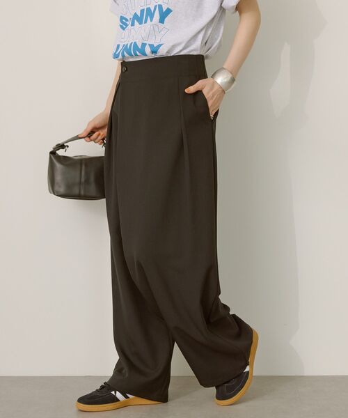 AMERICAN HOLIC(アメリカンホリック)の「タック ラップワイドパンツ(その他パンツ・レディース・ブラック/チャコールグレー・L/M)」の4枚目の写真