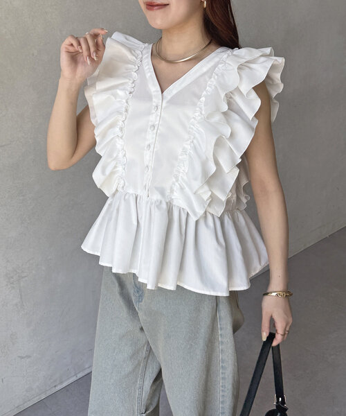 Thevon（ゼボン）の「フリルショルダーペプラムブラウス（シャツ/ブラウス・レディース・ブラック/カーキ/オフホワイト・FREE）」の16枚目の写真