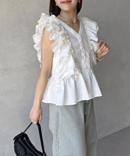 Thevon（ゼボン）の「フリルショルダーペプラムブラウス（シャツ/ブラウス・レディース・ブラック/カーキ/オフホワイト・FREE）」の18枚目の写真