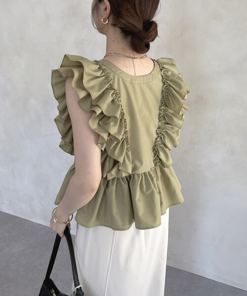 Thevon（ゼボン）の「フリルショルダーペプラムブラウス（シャツ/ブラウス・レディース・ブラック/カーキ/オフホワイト・FREE）」の6枚目の写真