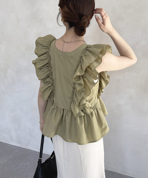 Thevon（ゼボン）の「フリルショルダーペプラムブラウス（シャツ/ブラウス・レディース・ブラック/カーキ/オフホワイト・FREE）」の7枚目の写真