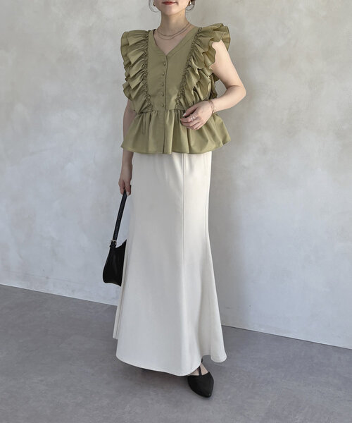 Thevon（ゼボン）の「フリルショルダーペプラムブラウス（シャツ/ブラウス・レディース・ブラック/カーキ/オフホワイト・FREE）」の9枚目の写真