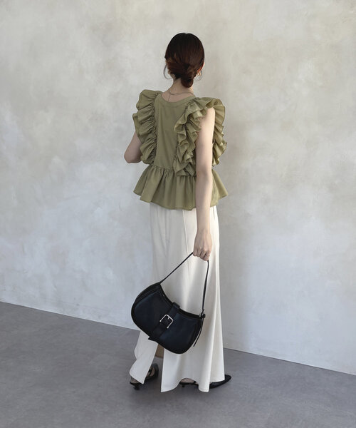 Thevon（ゼボン）の「フリルショルダーペプラムブラウス（シャツ/ブラウス・レディース・ブラック/カーキ/オフホワイト・FREE）」の10枚目の写真