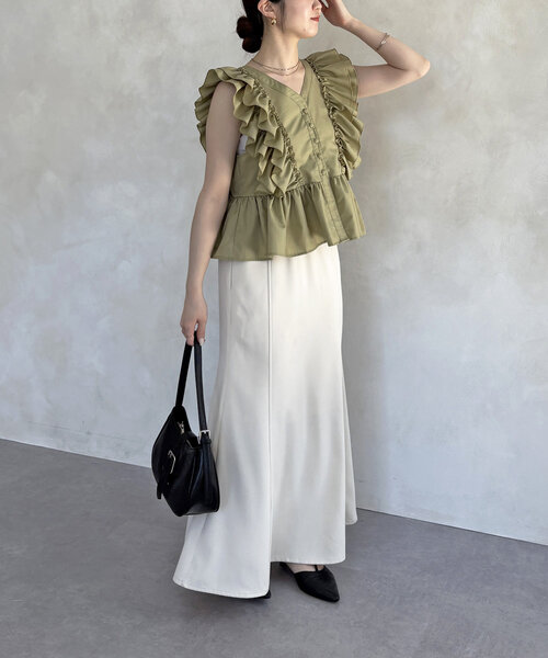 Thevon（ゼボン）の「フリルショルダーペプラムブラウス（シャツ/ブラウス・レディース・ブラック/カーキ/オフホワイト・FREE）」の11枚目の写真