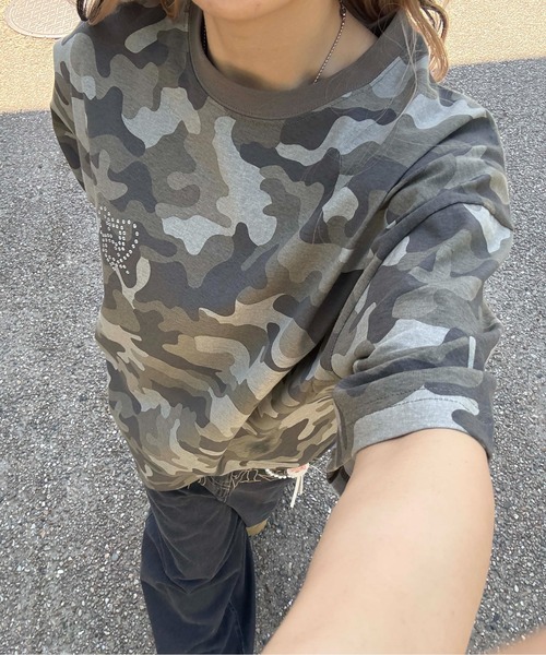 sedacle(セダクル)の「加工ラインストーンカラーTシャツ(Tシャツ/カットソー・レディース・アイボリー/カーキ/ライトブルー/ライトカーキ/ブラウン/ピンク/レッド・SMALL/MEDIUM/LARGE)」の3枚目の写真