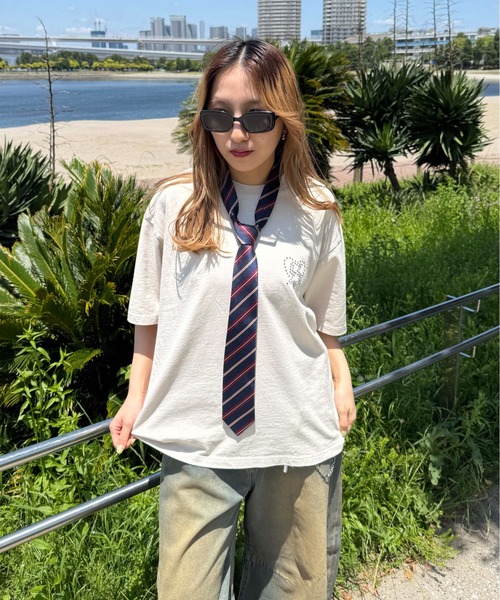 sedacle(セダクル)の「加工ラインストーンカラーTシャツ(Tシャツ/カットソー・レディース・アイボリー/カーキ/ライトブルー/ライトカーキ/ブラウン/ピンク/レッド・SMALL/MEDIUM/LARGE)」の8枚目の写真