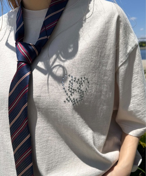 sedacle(セダクル)の「加工ラインストーンカラーTシャツ(Tシャツ/カットソー・レディース・アイボリー/カーキ/ライトブルー/ライトカーキ/ブラウン/ピンク/レッド・SMALL/MEDIUM/LARGE)」の11枚目の写真