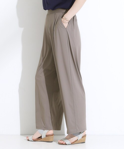 SHOO・LA・RUE（シューラルー）の「【S-LL/ひんやり/UV】リラクシーな穿き心地 エアリーワイドパンツ（その他パンツ・レディース・ブラック/チャコールグレー/ベージュ・04/02/01/03）」の5枚目の写真