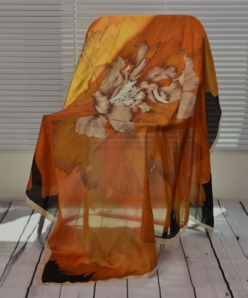 Mayree（メイリー）の「【resonance】花柄 アートデザイン シルクタッチ 大判スカーフ【マルチウェイ】（バンダナ/スカーフ・レディース・その他2/その他1/その他3・FREE）」の2枚目の写真