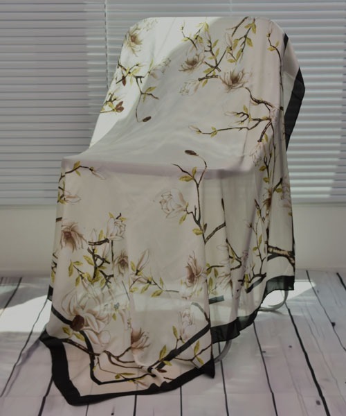 Mayree（メイリー）の「【resonance】花柄 アートデザイン シルクタッチ 大判スカーフ【マルチウェイ】（バンダナ/スカーフ・レディース・その他2/その他1/その他3・FREE）」の3枚目の写真