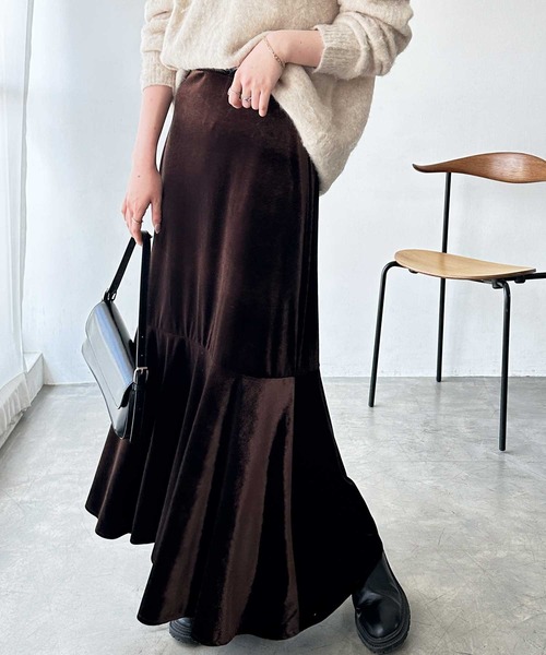 GeeRA(ジーラ)の「ベロア裾フレアスカート(スカート・レディース・ブラウン/ベージュ/ブラック・SMALL/MEDIUM/LARGE/X-LARGE)」の2枚目の写真