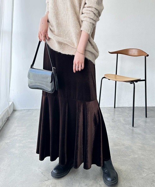 GeeRA(ジーラ)の「ベロア裾フレアスカート(スカート・レディース・ブラウン/ベージュ/ブラック・SMALL/MEDIUM/LARGE/X-LARGE)」の9枚目の写真