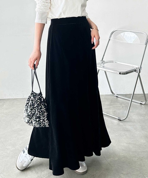 GeeRA(ジーラ)の「ベロア裾フレアスカート(スカート・レディース・ブラウン/ベージュ/ブラック・SMALL/MEDIUM/LARGE/X-LARGE)」の4枚目の写真