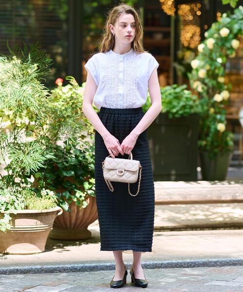 DRESSTERIOR(ドレステリア)の「【撥水/UVカット/接触冷感】バンドカラーフレンチスリーブフリルブラウス(シャツ/ブラウス・レディース・オフホワイト/ブラック/ライトベージュ・38/36/34)」の4枚目の写真