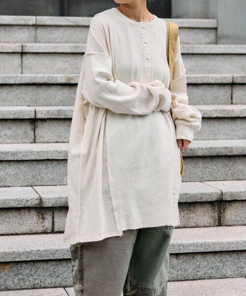 etsinta（エシンタ）の「etsintaリメイクワッフルヘンリーBIGTEE（ワンピース・レディース・グレー/アイボリー・ONE SIZE）」の4枚目の写真