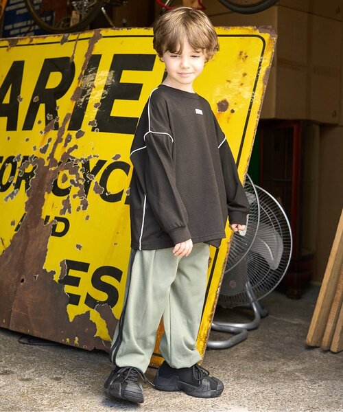 b・ROOM（ビールーム）の「【MNCM】【カイテキ天竺】パイピングビッグTシャツ（Tシャツ/カットソー・キッズ・オフホワイト/ブラック/チャコール・130cm/140cm/120cm/110cm/150cm）」の10枚目の写真