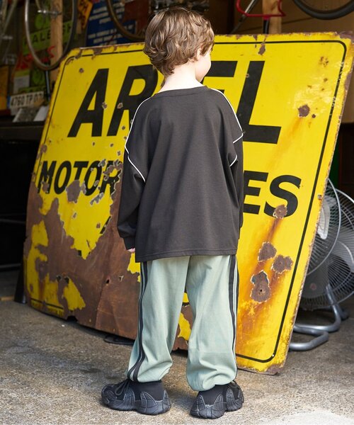 b・ROOM（ビールーム）の「【MNCM】【カイテキ天竺】パイピングビッグTシャツ（Tシャツ/カットソー・キッズ・オフホワイト/ブラック/チャコール・130cm/140cm/120cm/110cm/150cm）」の12枚目の写真