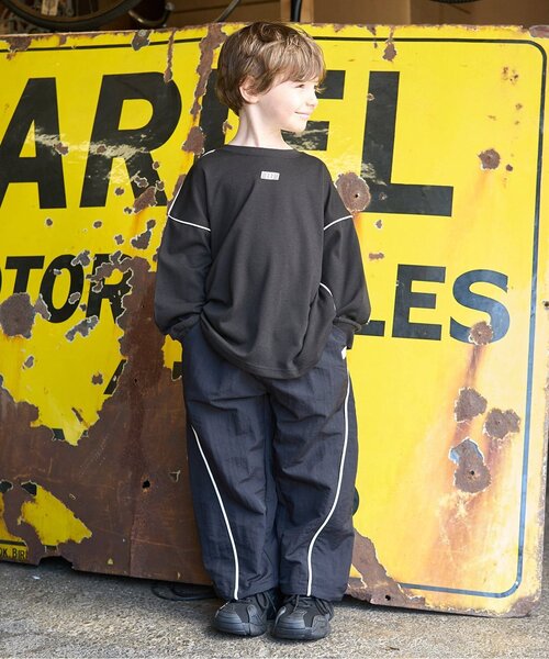 b・ROOM（ビールーム）の「【MNCM】【カイテキ天竺】パイピングビッグTシャツ（Tシャツ/カットソー・キッズ・オフホワイト/ブラック/チャコール・130cm/140cm/120cm/110cm/150cm）」の13枚目の写真