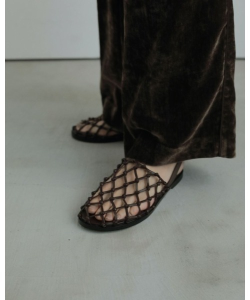 anuke（アンヌーク）の「anuke Braid Flat Shoes（サンダル・レディース・ダークブラウン/ブラック・36/37/38）」の2枚目の写真