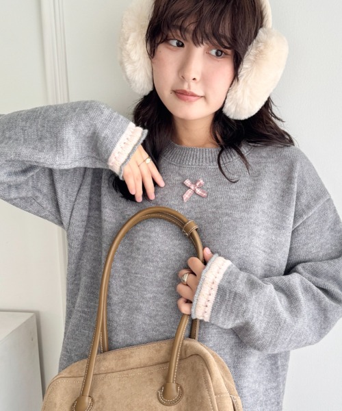 SOLLON.（ソルロン）の「プチリボン配色パイピングニットプルオーバー（ニット/セーター・レディース・レッド/ブラウン/グレー/アイボリー・FREE）」の4枚目の写真