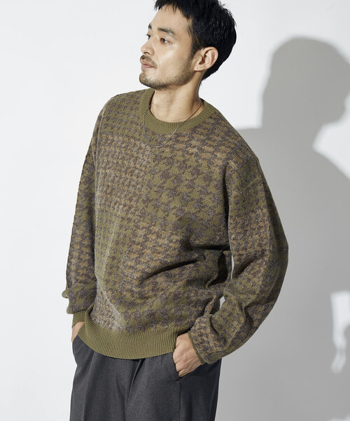 FREAK'S STORE(フリークスストア)の「リラックスフィット パッチワーク ジャカードチェック クルーネックニット プルオーバー(ニット/セーター・メンズ・オリーブ/チャコールグレー・LARGE/MEDIUM)」の2枚目の写真