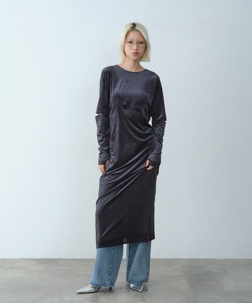 CODE A（コードエー）の「velvet open back dress（ワンピース・レディース・グレー/オフホワイト・00）」の4枚目の写真