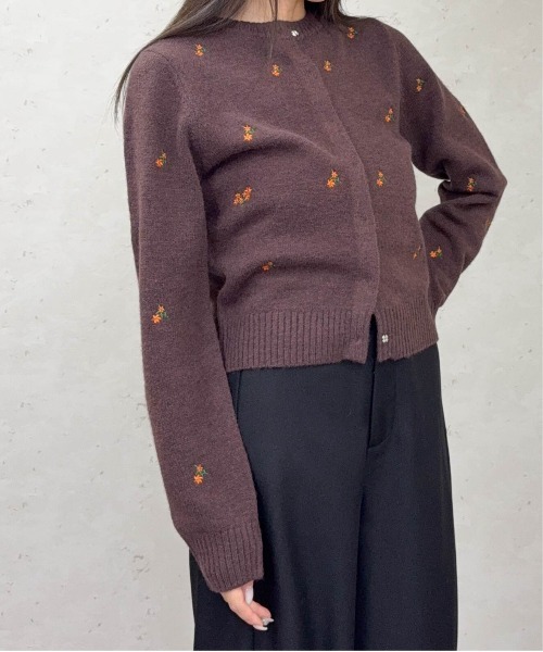 Per sist ence(パーシエンス)の「アルパカタッチフラワー刺繍カーディガン(カーディガン/ボレロ・レディース・ブラウン/ネイビー/チャコールグレー・ONE SIZE)」の8枚目の写真