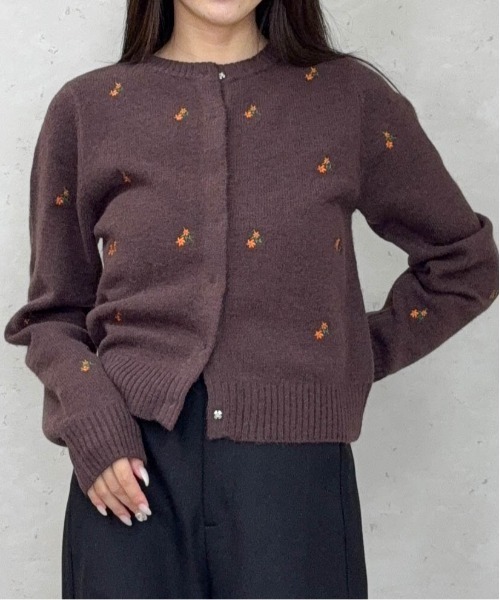 Per sist ence(パーシエンス)の「アルパカタッチフラワー刺繍カーディガン(カーディガン/ボレロ・レディース・ブラウン/ネイビー/チャコールグレー・ONE SIZE)」の13枚目の写真