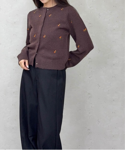 Per sist ence(パーシエンス)の「アルパカタッチフラワー刺繍カーディガン(カーディガン/ボレロ・レディース・ブラウン/ネイビー/チャコールグレー・ONE SIZE)」の15枚目の写真
