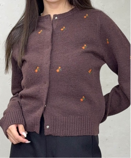 Per sist ence(パーシエンス)の「アルパカタッチフラワー刺繍カーディガン(カーディガン/ボレロ・レディース・ブラウン/ネイビー/チャコールグレー・ONE SIZE)」の7枚目の写真