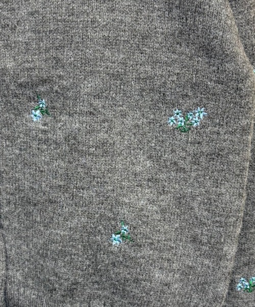 Per sist ence(パーシエンス)の「アルパカタッチフラワー刺繍カーディガン(カーディガン/ボレロ・レディース・ブラウン/ネイビー/チャコールグレー・ONE SIZE)」の6枚目の写真