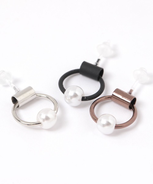 LAKOLE（ラコレ）の「チューブパール樹脂ポストピアス / 592909（ピアス（両耳用）・レディース・ブラウン/その他1/ブラック・FREE）」の4枚目の写真