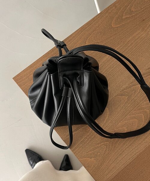 CAPRICIEUX LE'MAGE（カプリシューレマージュ）の「【CAPRICIEUX LE'MAGE×nanacoコラボ】ダンプリンバッグ（ショルダーバッグ・レディース・ブラック/ブラウン/ベージュ・FREE）」の6枚目の写真