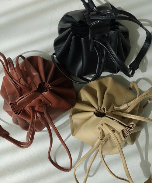 CAPRICIEUX LE'MAGE（カプリシューレマージュ）の「【CAPRICIEUX LE'MAGE×nanacoコラボ】ダンプリンバッグ（ショルダーバッグ・レディース・ブラック/ブラウン/ベージュ・FREE）」の8枚目の写真