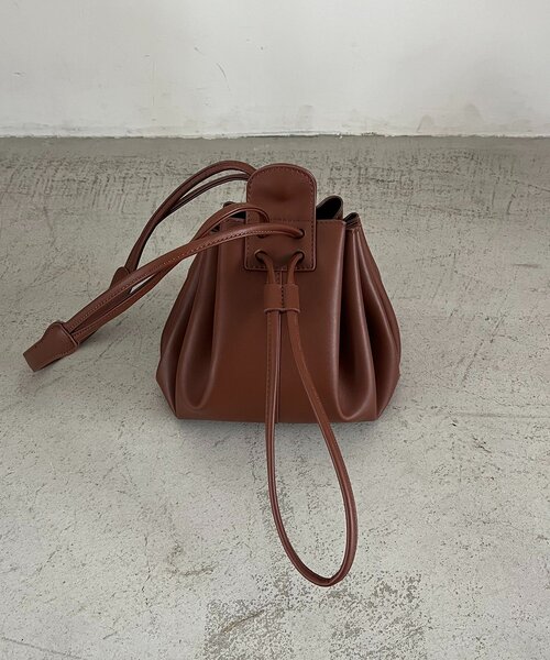 CAPRICIEUX LE'MAGE（カプリシューレマージュ）の「【CAPRICIEUX LE'MAGE×nanacoコラボ】ダンプリンバッグ（ショルダーバッグ・レディース・ブラック/ブラウン/ベージュ・FREE）」の10枚目の写真