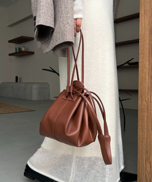 CAPRICIEUX LE'MAGE（カプリシューレマージュ）の「【CAPRICIEUX LE'MAGE×nanacoコラボ】ダンプリンバッグ（ショルダーバッグ・レディース・ブラック/ブラウン/ベージュ・FREE）」の17枚目の写真