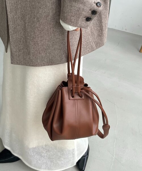 CAPRICIEUX LE'MAGE（カプリシューレマージュ）の「【CAPRICIEUX LE'MAGE×nanacoコラボ】ダンプリンバッグ（ショルダーバッグ・レディース・ブラック/ブラウン/ベージュ・FREE）」の19枚目の写真