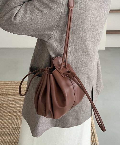 CAPRICIEUX LE'MAGE（カプリシューレマージュ）の「【CAPRICIEUX LE'MAGE×nanacoコラボ】ダンプリンバッグ（ショルダーバッグ・レディース・ブラック/ブラウン/ベージュ・FREE）」の20枚目の写真