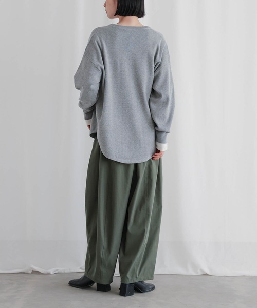 for/c（フォーシー）の「[新色追加]スウェットライクヘンリーネックニット【サスティナブル】（ニット/セーター・レディース・ブラック/グレー/オフホワイト/ピンク・M/L/LL/S）」の9枚目の写真
