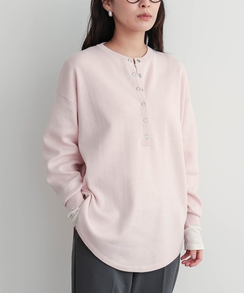 for/c（フォーシー）の「[新色追加]スウェットライクヘンリーネックニット【サスティナブル】（ニット/セーター・レディース・ブラック/グレー/オフホワイト/ピンク・M/L/LL/S）」の15枚目の写真