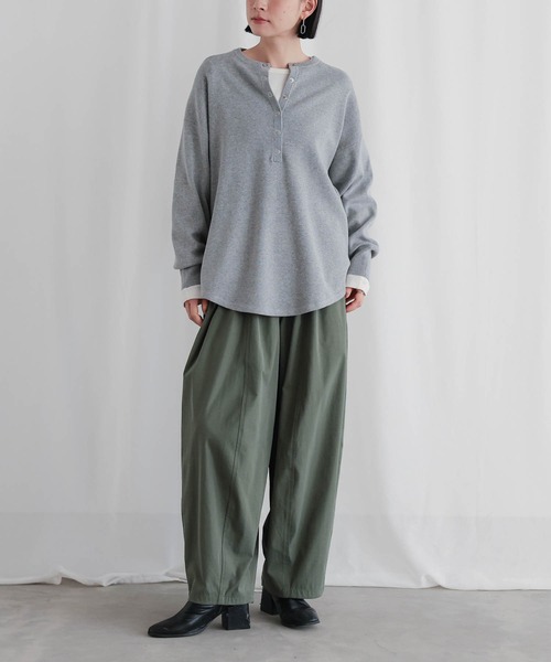 for/c（フォーシー）の「[新色追加]スウェットライクヘンリーネックニット【サスティナブル】（ニット/セーター・レディース・ブラック/グレー/オフホワイト/ピンク・M/L/LL/S）」の12枚目の写真